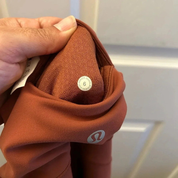 Lululemon Everlux and Mesh High-Rise Tight 25"
Dark Terracotta - Picture 8 of 8